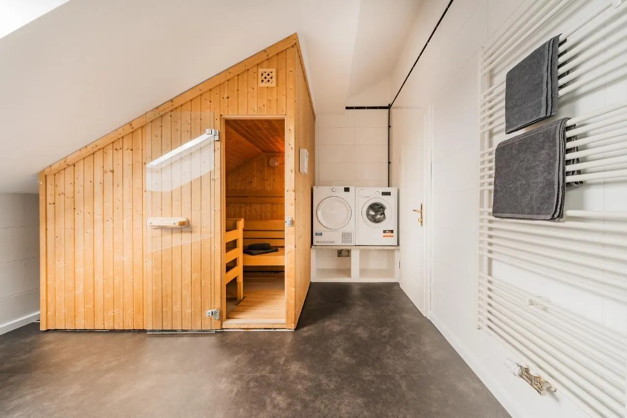 Penthouse Apartment - Sauna - Terrasse - Kamin - Ac Wien 0*,  Österrike