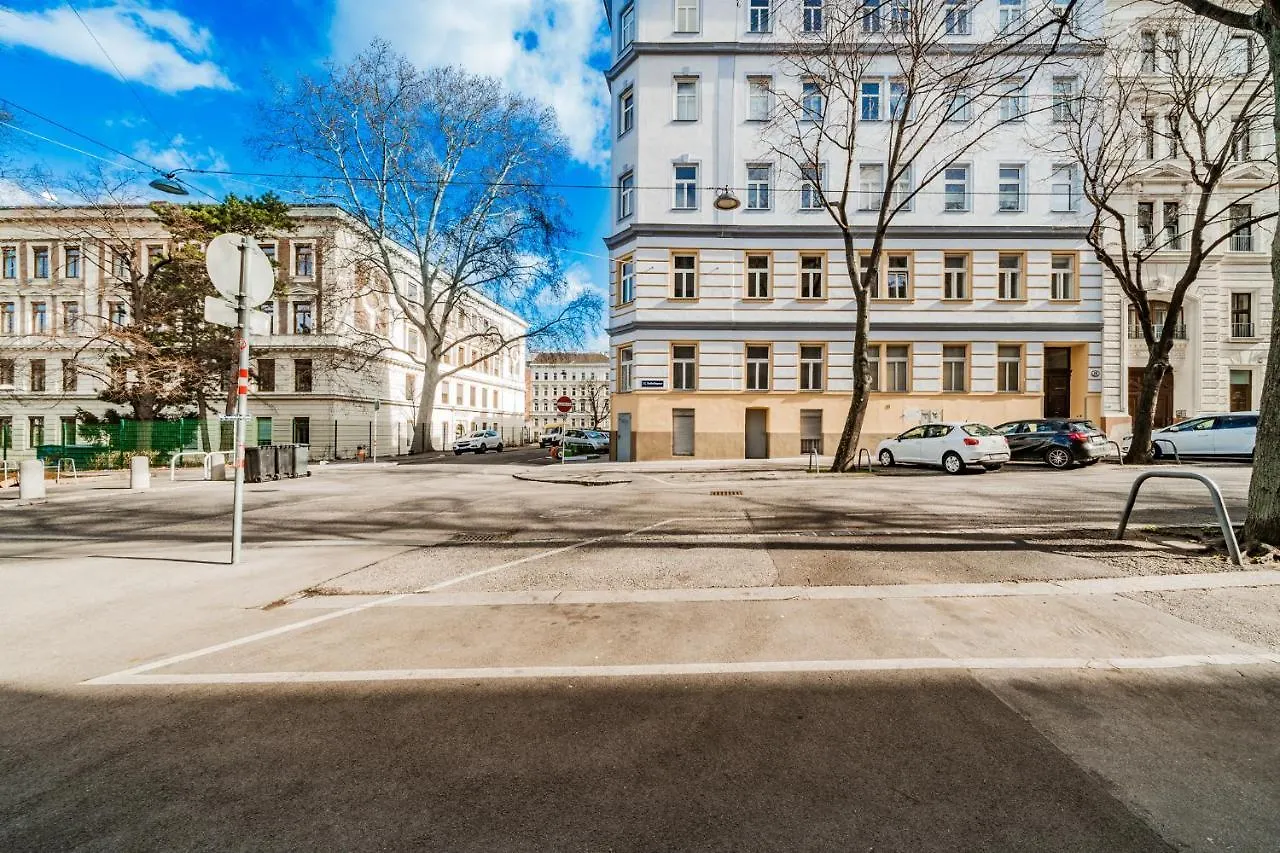 Penthouse Apartment - Sauna - Terrasse - Kamin - Ac Wien 0*,  Österrike